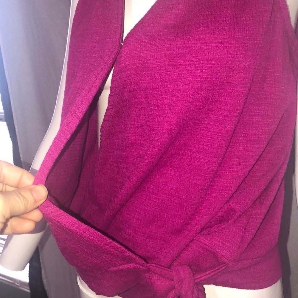 Universal Threads Top   - Picture 3 of 7